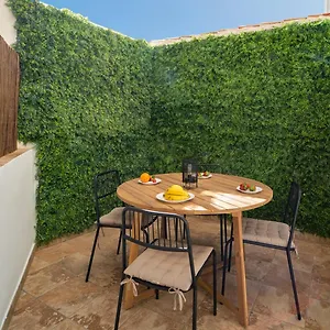 https://apartamento-centrico-con-mucho-encanto-con-patio-de-uso.hotelsinnerja.org